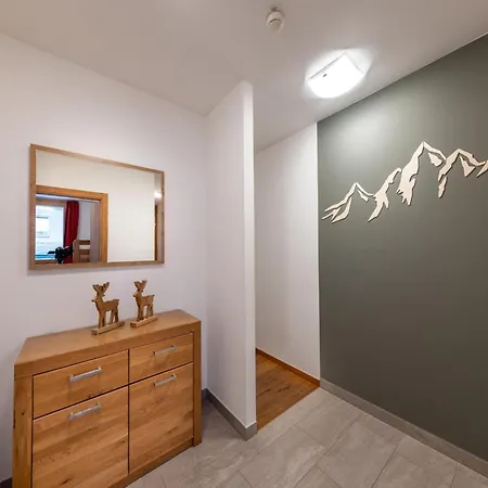 Apartment In Neukirchen By Ski Lift & Sauna Neukirchen am Großvenediger