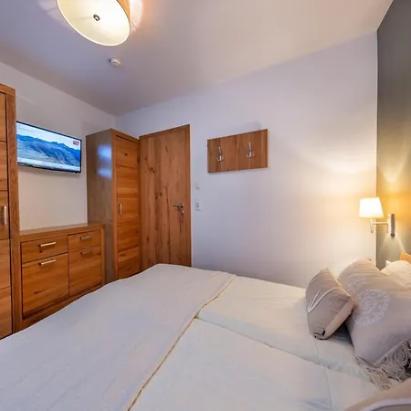 Apartment In Neukirchen By Ski Lift & Sauna Semesterbostad Neukirchen am Großvenediger